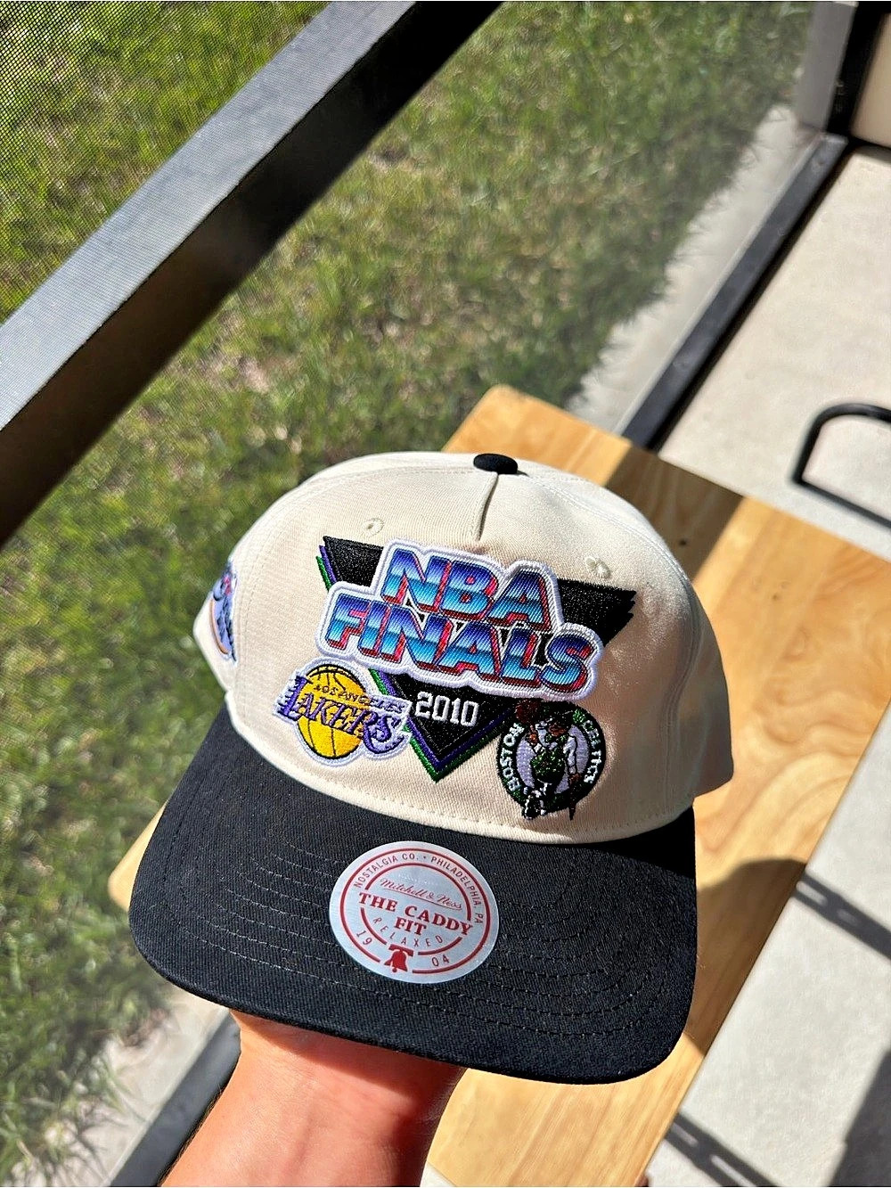 Mitchell & Ness NBA Finals 2010 Lakers Celtics snapback Cream & Black